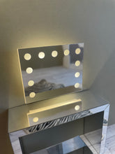 將圖片載入圖庫檢視器 Dollshouse Miniature Backlit Make-up dressing Table Mirror 1:12th scale