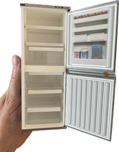 Carica l'immagine nel visualizzatore di Gallery, Upright Fridge-Freezer Silver