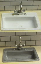Lade das Bild in den Galerie-Viewer, Waschbecken und Surround
