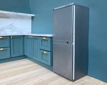 Carica l'immagine nel visualizzatore di Gallery, Upright Fridge-Freezer Silver