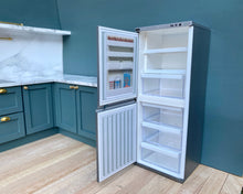 Carica l'immagine nel visualizzatore di Gallery, Upright Fridge-Freezer Silver