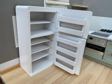 Carica l'immagine nel visualizzatore di Gallery, Retro Fridge-Freezer White