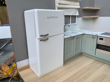 Carica l'immagine nel visualizzatore di Gallery, Retro Fridge-Freezer White