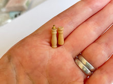 Load image into Gallery viewer, Wooden Salt and Pepper Mill Set