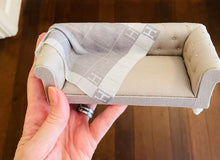 Lade das Bild in den Galerie-Viewer, Puppenhaus-Miniatur-Überwurfdecke