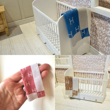 將圖片載入圖庫檢視器 Dollshouse Miniature one twelfth scale baby blanket
