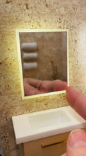 將圖片載入圖庫檢視器 Backlit Bathroom Mirror
