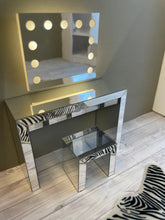 Carregar imagem no visualizador da galeria, Dollshouse Miniature Backlit Make-up dressing Table Mirror 1:12th scale
