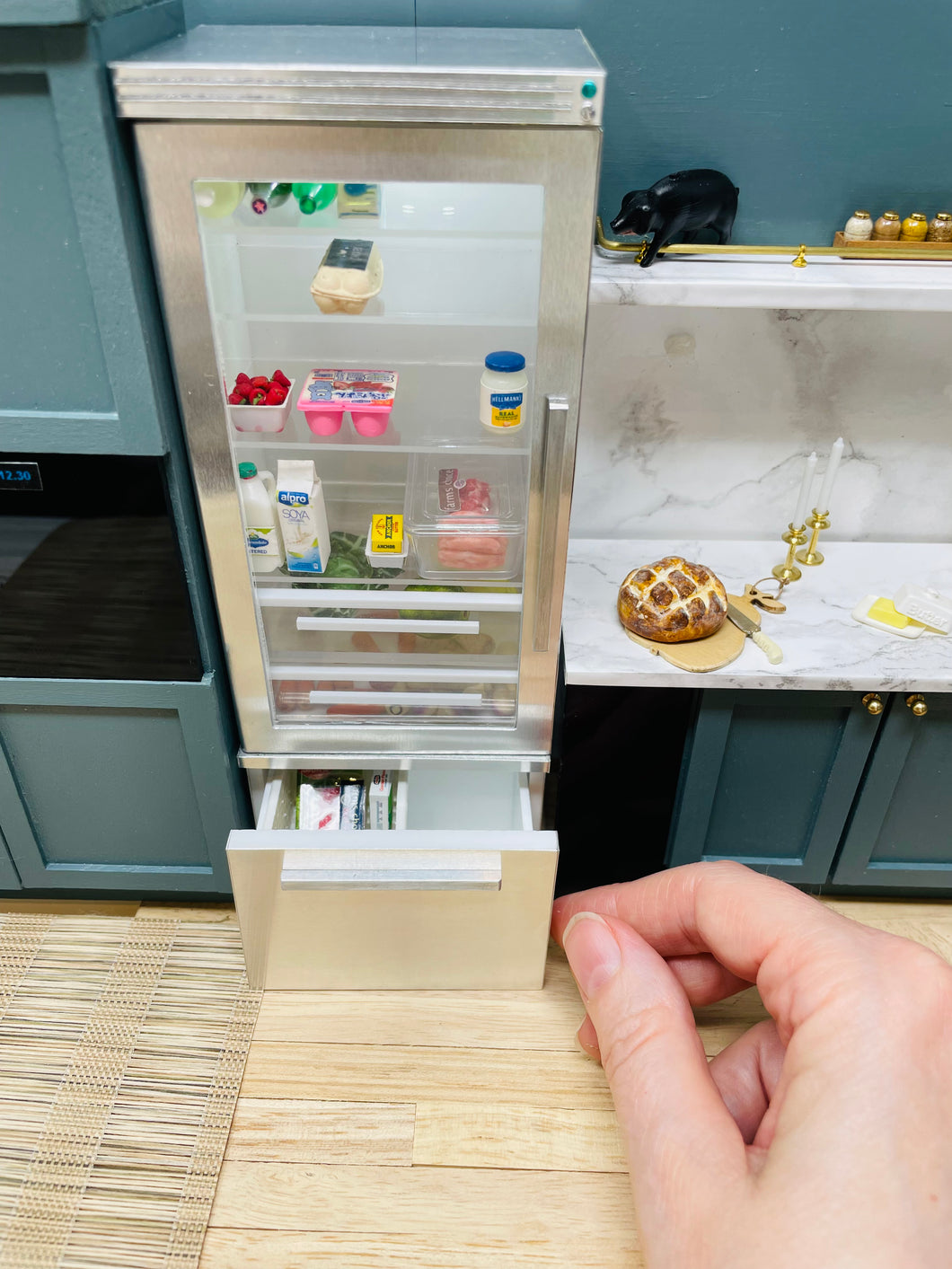 Puppenhaus mit Glastür, Kühlschrank/Kühlschrank/Kühlschrank, Schublade zum Öffnen