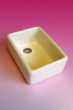 Load image into Gallery viewer, Modern China Belfast (Butler&#39;s) sink - 2 sizes
